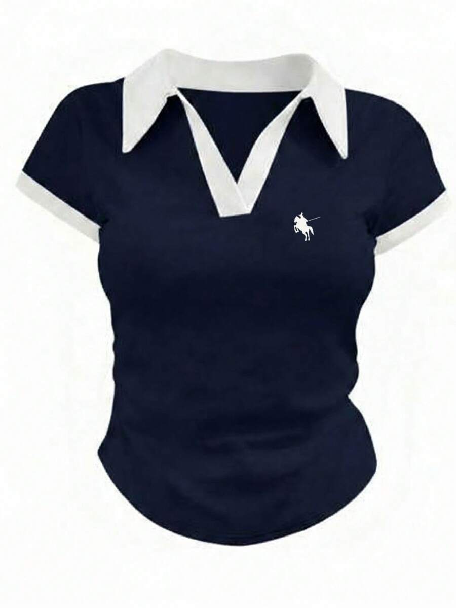 Playera camiseta blusa tipo polo dama mujer manga corta cuello contraste puños casual moderna juvenil cómoda fresca ligera gráfico pecho diario colegio día estampado caballo jinete - Azul Marino - Ver 1