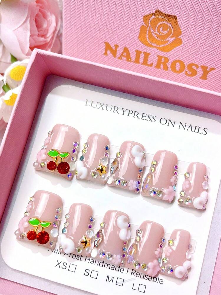 nailrosy 10片装手工美甲套装，短款鸭子红樱花Y2K美甲，婚礼美甲，亚克力美甲，凝胶美甲套装，假指甲，婚礼生日派对，哥特风亚克力美甲用品，可爱优雅3D美甲，凝胶雕刻，凝胶花朵，冬季水晶DIY水钻装饰，奢华 - 粉色 - 查看 1