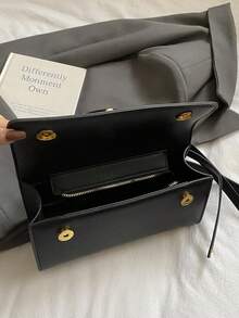 【双色宣言 | 轻奢通勤手提包套装】棕色和黑色双色 * 金色扣环锁链 | 展现现代都市旅行美学 精致的荔枝纹皮革散发着温暖的光泽，矩形轮廓再现了极简主义风格。 - 彩色 - 查看 12