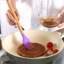 12件套多功能木柄硅胶烹饪用具套装，耐热汤勺，带刮刀的烘焙铲，意大利面叉，储物罐 - 彩色 - 查看 10