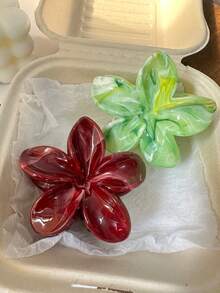 2个简约酒红色渐变亚克力雏菊发爪夹，优雅百搭的头饰配饰，适合日常佩戴，也适合度假、返校、日常使用、海滩等场合，秋冬季发夹发饰，适合女士度假装扮和夏季穿着。 - 彩色 - 查看 4