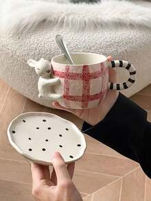 1 Set 350ml 3D Animal Plaid Ceramic Cup & Saucer, Cute Red & White Plaid Animal Pattern Ceramic Cup & Saucer, Cup Body With 3D Animal Decorative Details, Suitable For Coffee And Beverages, Ideal For Children's Room And Gifts For Friends