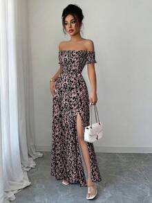 Off-The-Shoulder Long Dress With Little Flowers, All-Over Print, Side Slit, Gathered, Ruffled - 黑色和粉紅色 - 查看 1