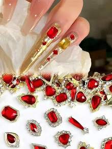 10/50 قطعة من إكسسوارات الأظافر الفاخرة المصنوعة من سبيكة ذهبية وحمراء لجو عيد الميلاد، تشمل الكريستال الراين، والقلب، والماس، والأوكتاجون الطويل، والماركيز، والقطرة الطويلة ثلاثية الأبعاد، مناسبة للارتداء اليومي وتزيين الأظافر DIY، مستلزمات الأظافر