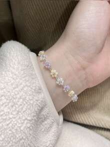 这款新款时尚珍珠花朵弹力可调节串珠手链是一款甜美简约的配饰，适合女性佩戴。 - 紫黃白 - 查看 8