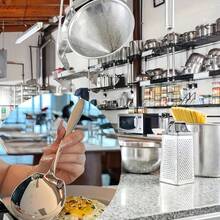 2支装特大号不锈钢长柄餐勺 - 耐用加厚设计，适用于家庭、酒店、自助餐厅和餐馆。不锈钢勺套装。 - 彩色 - 查看 9