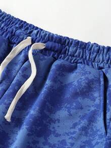 男士轻薄扎染水洗连帽卫衣和抽绳运动裤两件套，老鹰印花图案，连帽卫衣带抽绳和口袋，运动裤腰部也带抽绳，适合春、秋、冬三季街头穿搭、慢跑、通勤、旅行、户外活动，是送给丈夫或男友的理想礼物。 - 彩色 - 查看 7