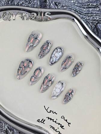 Y2K 10 件杏仁形手工全覆盖按压式指甲，银色，甜美酷炫风格，带有优雅的银色图案，适合日常佩戴和派对，是送给女士和女孩的绝佳礼物，附带 1 件凝胶垫和 1 件指甲锉 美甲用品