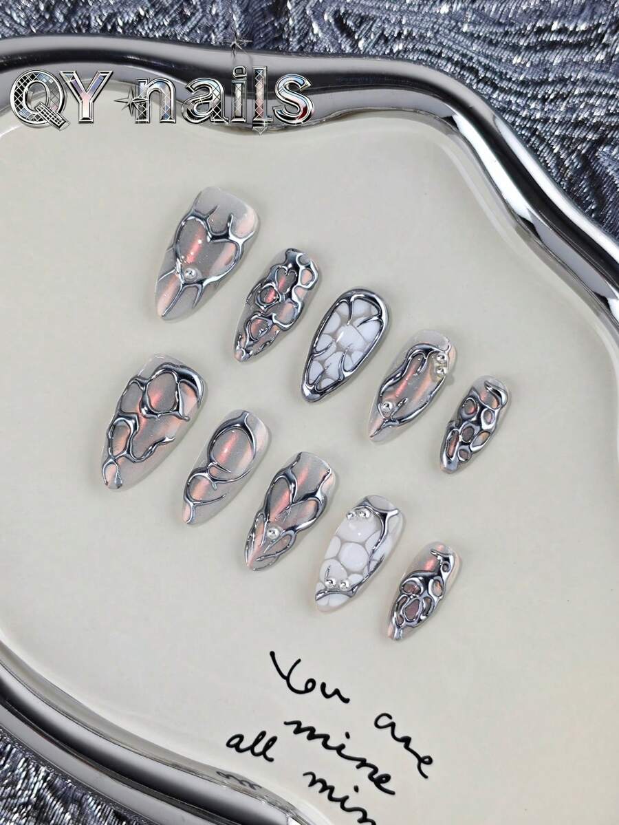 Y2K 10 件杏仁形手工全覆盖按压式指甲，银色，甜美酷炫风格，带有优雅的银色图案，适合日常佩戴和派对，是送给女士和女孩的绝佳礼物，附带 1 件凝胶垫和 1 件指甲锉 美甲用品