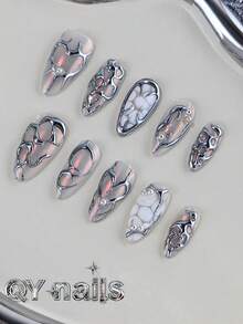 Y2K 10 件杏仁形手工全覆盖按压式指甲，银色，甜美酷炫风格，带有优雅的银色图案，适合日常佩戴和派对，是送给女士和女孩的绝佳礼物，附带 1 件凝胶垫和 1 件指甲锉 美甲用品