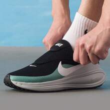 Nike 男士 REVOLUTION 8 EASYON 缓震易穿跑步鞋 HQ2414-002，2026 新款上市 - 黑色 - 查看 4