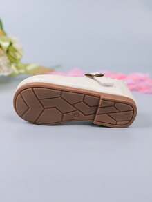 1双女童休闲蕾丝装饰平底鞋，舒适时尚的日常穿脱鞋 - 米色 - 查看 9