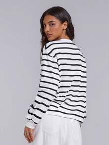 TypaGal 秋冬季现代野性时尚新年派对复古优雅性感街头简约春季白色条纹印花落肩卫衣毕业季、返校季、毕业典礼、教师节女装、秋冬季返校季 - 黑與白 - 查看 3