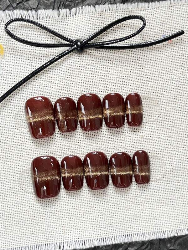 10 Peças de Unhas Postiças Curtas Marrom Avermelhado com Design Dourado de Olho de Gato Horizontal. Unhas Postiças Sólidas Simples de Novo Ano com Temperamento Adequado para Senhoras e Meninas como Presentes com Caixa de Armazenamento com Laço