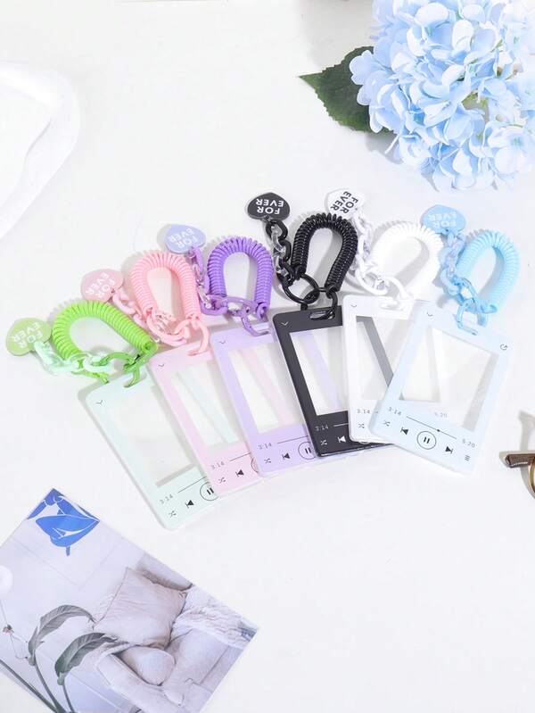 1 pièce Porte-cartes vertical simple, avec un cordon spiralé double de couleur assortie et un pendentif en forme de cœur, motif créatif de lecteur de musique, convient pour ranger les cartes bancaires, de transport et de repas des adultes, pour les enseignants, les infirmières, cadeau pour les amis