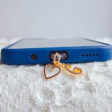 A Minimalist Golden Charm Phone Dust Plug Featuring The 26 Letters Of The Alphabet And A Heart Shape - A-Z Letter Pendant Stylish Heart-Shaped Charging Port Dust Cover, Compatible With Iphone/Type-C Interface, Perfect For Birthday And Holiday Gifts. - Multicolor - View 6