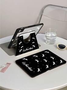 قطعة واحدة، غطاء لوحي دوار مطبوع بنمط الفيونكة ذو نقاط بيضاء مطبوعة على الوجهين، غطاء خلفي شفاف مقاوم للانحناء، مناسب لأجهزة iPad 10/9/11 لعام 2025، يدعم الإيقاظ/السكون التلقائي، دعم متعدد الزوايا، مع فتحة للقلم، إكسسوار غطاء واقي أساسي للمكتب والدراسة، غطاء واقي غير مغناطيسي.