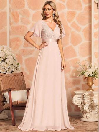 优雅V领荷叶边蝴蝶袖香槟色伴娘礼服，适合婚礼宾客及秋季半正式场合穿着