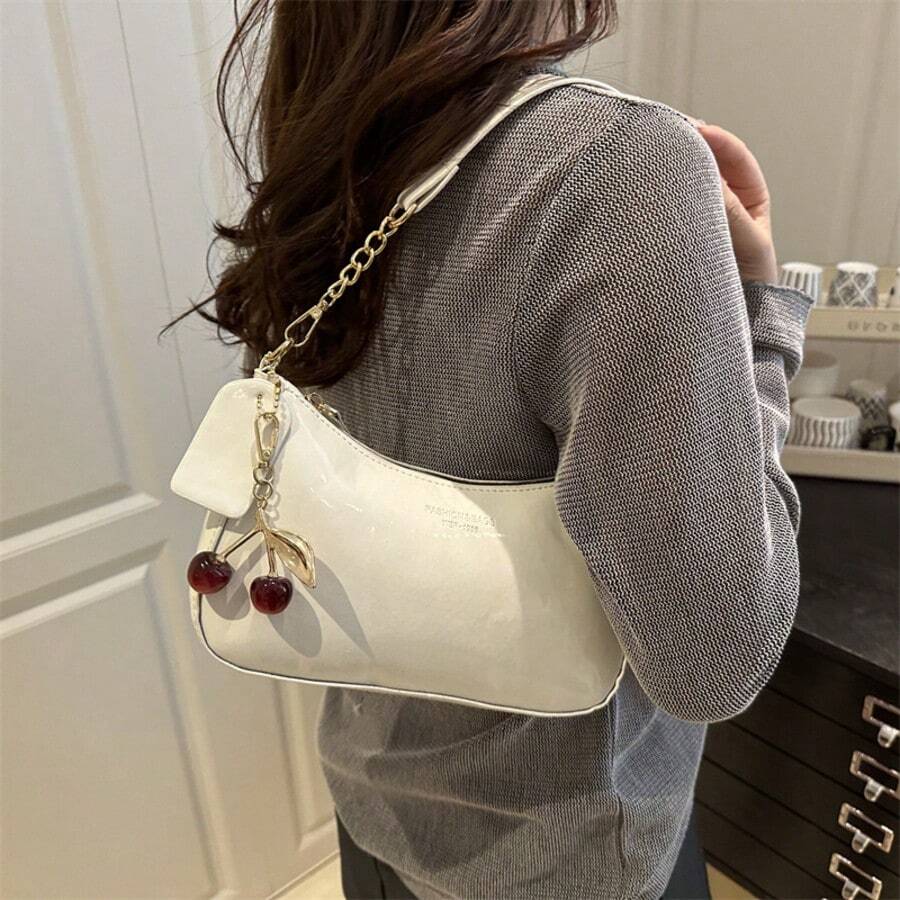 New Fashion Classic Wild Letter Pattern Decoration Design Solid Color Pu Waterproof Fabric Shoulder Bag Crescent Bag Underarm Bag, Ladies Purse, Ladies Bag, Suitable For Shopping, Commuting To Work, White-Collar, Travel, Etc., Can Be Slung. - 白色 - 查看 1
