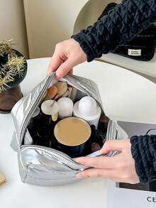 1 Túi đựng mỹ phẩm mùa đông mềm mại cho nữ, màu trơn, cỡ lớn, túi đựng đồ trang điểm du lịch, đồ dùng vệ sinh cá nhân, quà tặng thiết yếu, túi đựng đồ có khóa kéo, phụ kiện, túi đựng móng tay, trang trí phòng, túi xách, túi trang điểm, du lịch, túi đựng đồ trang điểm, quà tặng cho nữ, quà Giáng sinh, ý tưởng quà tặng cho nữ, túi nhỏ, túi đựng mỹ phẩm, đồ dùng du lịch thiết yếu - Bạc - Xem 3