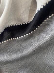 1条女士格子印花大围巾，缎面柔软亲肤，春夏防晒沙滩披肩，适合搭配连衣裙 - 黑白幾何 - 查看 3