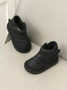 1 Pair Infant Comfortable Warm Boots, Soft Material With Hook And Loop Design For Easy On/Off. Thermal Lining Provides Extra Warmth For Cold Weather. Non-Slip, Durable Soles Offer Stable Support. Simple, Fashionable Appearance Suitable For Daily Wear And Outdoor Activities, An Ideal Winter Footwear Choice For Babies.