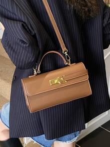 【双色宣言 | 轻奢通勤手提包套装】棕色和黑色双色 * 金色扣环锁链 | 展现现代都市旅行美学 精致的荔枝纹皮革散发着温暖的光泽，矩形轮廓再现了极简主义风格。 - 彩色 - 查看 5