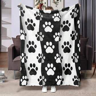 柔软法兰绒动物主题毛毯 - 卡通爪印设计，适合爱狗人士，棕色、黑色、白色配色方案数码印刷 - 适合客厅、卧室、沙发和露营 - 送给朋友、家人和同学的理想礼物