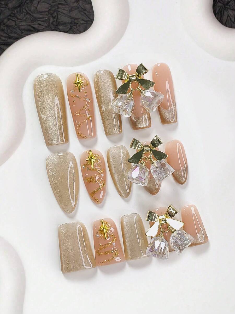 10 Stücke hochwertige Champagner-farbene Poly-Gel Nagel-Set, Acryl-Aufklebe-Nägel, französische Nagel-Aufkleber, handbemalte Weihnachtsbaum Fake-Nägel, 3D Weihnachtsglocken Nagel Dekoration, Gold Nagel Öl, braune Gel-Nägel, inklusive Nagel-Werkzeuge, 3 Größen verfügbar, Mandel-Nägel, Enten-Nägel, Sarg-Nägel, geeignet für Hochzeit, Weihnachten, täglichen Gebrauch, Party, Winternägel, tolles Geschenk für Frauen und Mädchen