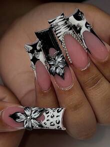 Heben Sie Ihren Stil mit 24 Stücke Leoparden-Nägeln, schwarzen Nägeln, extra langen quadratischen Nägeln, coolem dunklem Stil, mit schwarz-weißen Blumen-, Zebra- und Leopardenmuster-Designs, kombiniert mit Strass, Y2K-Nägeln, enthält 1 Stück Kleber und 1 Stück Nagelfeile, für Frauen & Mädchen für den täglichen Gebrauch, Rave-Party-Verwendung Nagelbedarf