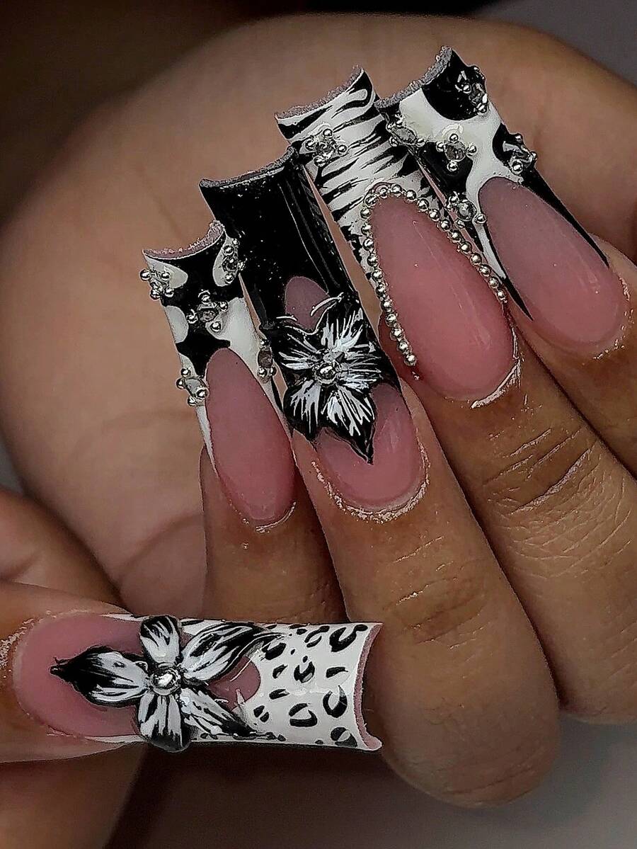 Heben Sie Ihren Stil mit 24 Stücke Leoparden-Nägeln, schwarzen Nägeln, extra langen quadratischen Nägeln, coolem dunklem Stil, mit schwarz-weißen Blumen-, Zebra- und Leopardenmuster-Designs, kombiniert mit Strass, Y2K-Nägeln, enthält 1 Stück Kleber und 1 Stück Nagelfeile, für Frauen & Mädchen für den täglichen Gebrauch, Rave-Party-Verwendung Nagelbedarf