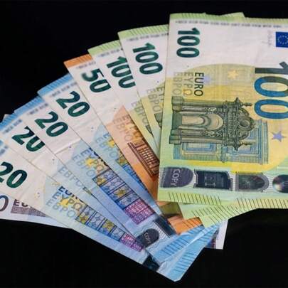 20pcs Paper Plates, $100 Per Pack; 1 Pack Of 20 Pcs Regular Size Pro.P Mo.Ney Banknotes ($1/2/5/10/20/50/100), 5/10/20/50/100; Pro.P Mo.Ney Banknotes Can Be Used For New Year Decorations, Valentine's Day Bouquets, Holiday Gifts, Party Props, Etc.