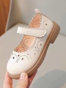 Girls' Mary Jane Shoes, Heart Hollow Breathable Leather Shoes, Soft Sole Princess Shoes - Beige - View 5