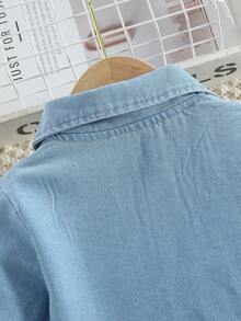 女童时尚牛仔连衣裙，2025 春夏新款韩版可爱蝴蝶结装饰长袖翻领全开膝蛋糕裙，蓝色 - 淺色水洗藍 - 查看 10