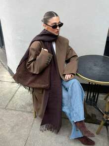 1条女士简约纯色仿羊绒围巾，学院风披肩，适合换季时节、日常佩戴，防风保暖，秋季搭配连衣裙 - 咖啡色 - 查看 4