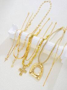 1 Piece Matte Gold Color Asymmetrical Hollow Square Shape Pendant Chunky Rope Necklace Suitable For Women's Daily Wear