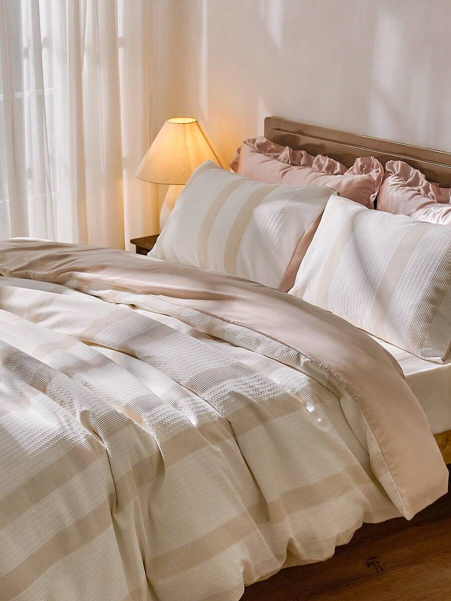 2/3 件卡其色华夫格涤纶羽绒被套套装，时尚现代四季床上用品套装，柔软、透气、可机洗（1 个羽绒被套 + 1/2 个枕套） - 卡其色 - 查看 1