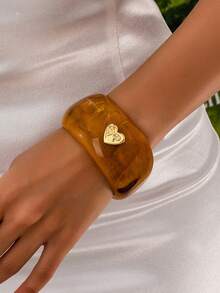 1pc Acrylic Asymmetrical Oversized Bracelet, Fashionable Tie Dye Effect, Y2K Vibe, Suitable For Autumn/Winter, Versatile Vintage-Inspired Accessory