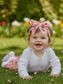 Conjunto de 3 piezas para bebé niña con bonito mono de manga larga con letras dulces, pantalones acampanados con forma de corazón y diadema - Blanco - Ver 3