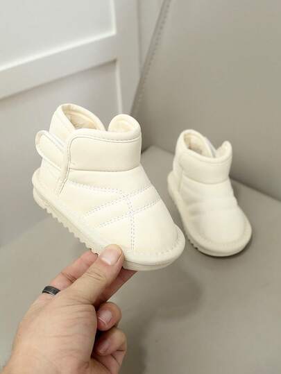 1 Pair Infant Comfortable Warm Boots, Made Of Soft Material With Design For Easy On/Off. Thermal Lining Provides Extra Warmth For Cold Weather. Non-Slip And Durable Sole Offers Stable Support For Baby. Simple And Fashionable Design Suitable For Daily Wear And Outdoor Activities, An Ideal Winter Footwear Choice For Infants.