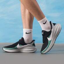 Nike 男士 REVOLUTION 8 EASYON 缓震易穿跑步鞋 HQ2414-002，2026 新款上市 - 黑色 - 查看 2