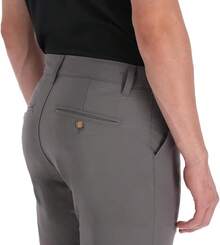 Pantalón Chino para Golf de Hombre, Moderno Elástico y Versátil, Corte Slim Stretch con Bolsillos Laterales y Traseros. - lacre - Ver 3