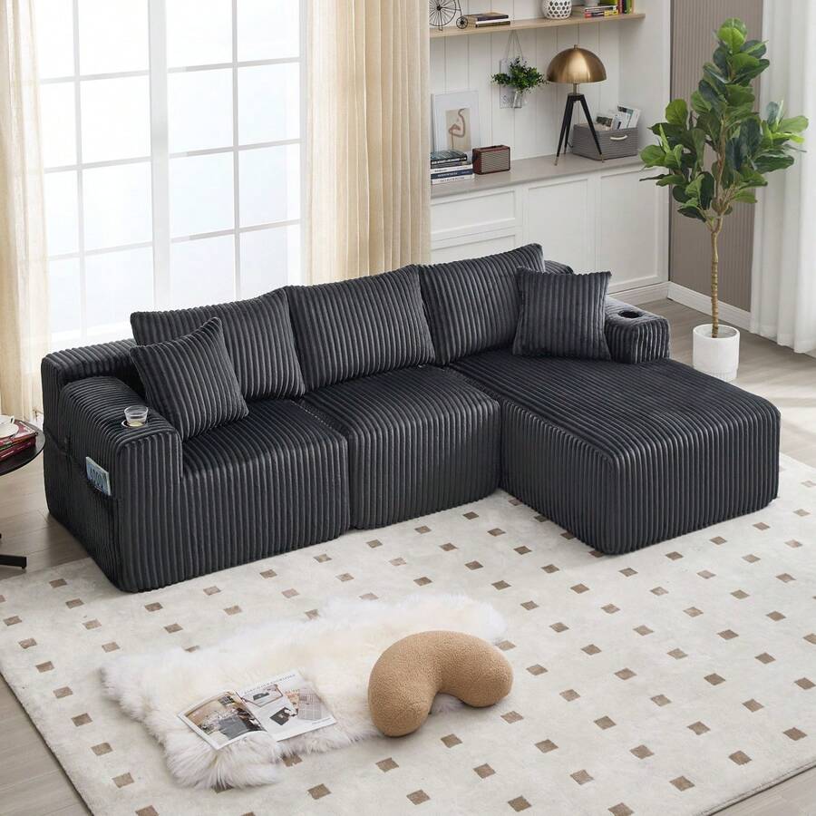 Sofagarnitur mit Chaiselongue und 2 Sitzen, weichem Kordelbezug, mit 5 Kissen, Seitentaschen und Getränkehalter, hochdichtem Schaumstoff, Kombination, für Wohnzimmer, Wohnung und Studio. - Grau + Cord + Schaumstoff + 3 Sitze - Übersicht 1