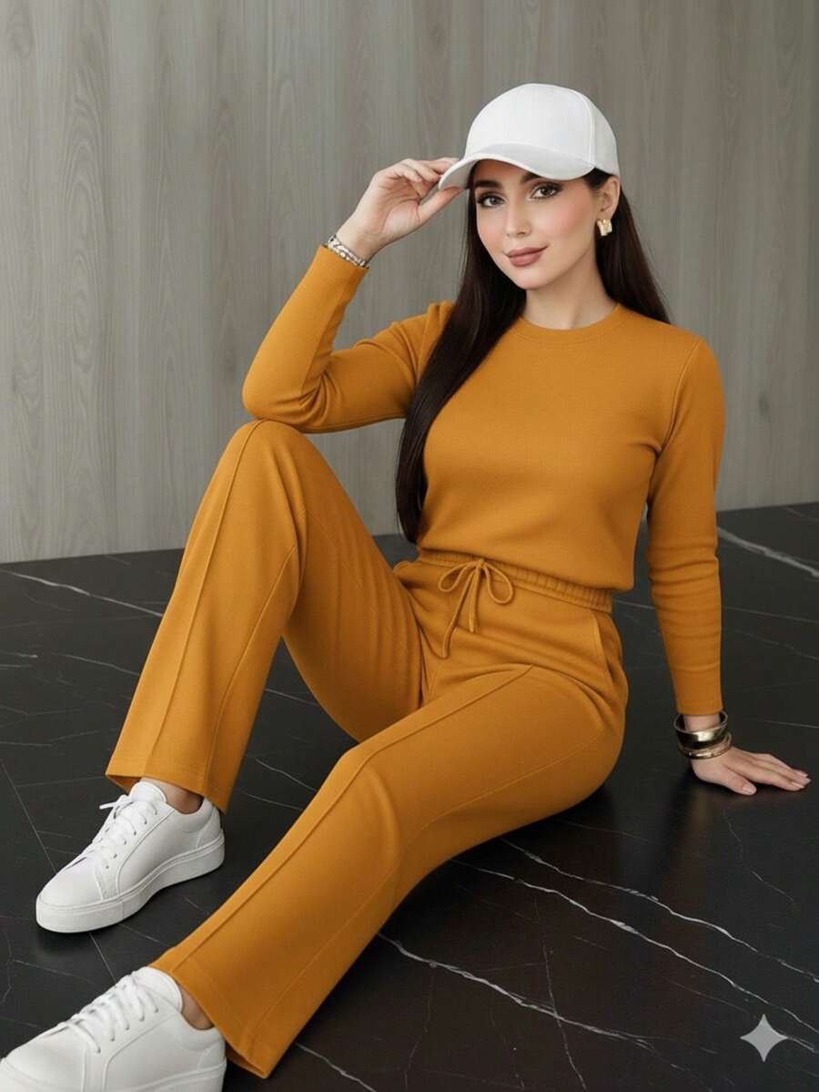 Traje 2 piezas casual de otoño que incluye blusa corta holgada y pantalones pierna ancha tipo pata elefante amplios y cordón en la cintura tela sin transparencias - Mostaza Amarilla - Ver 1