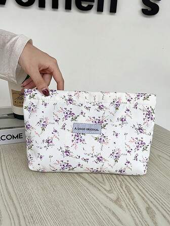 Bolsa de maquillaje con estampado floral morado sobre base blanca, "A GOGO ORIGINAL" etiquetada, bolsa de almacenamiento de cosméticos de gran capacidad para viajes y artículos de tocador, puede contener productos de cuidado de la piel y belleza esenciales