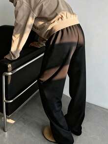 男士纯色简约针织裤，适合运动和休闲穿着，时尚百搭，穿着舒适。女士可以将其作为礼物送给男友或丈夫。