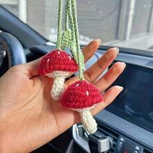 Handgefertigte gehäkelte rote Pilz Auto Hängedekoration, süße Vorhangquaste, Taschenanhänger, Weihnachten, Neujahr, Feiertage, Ostern Dekoration