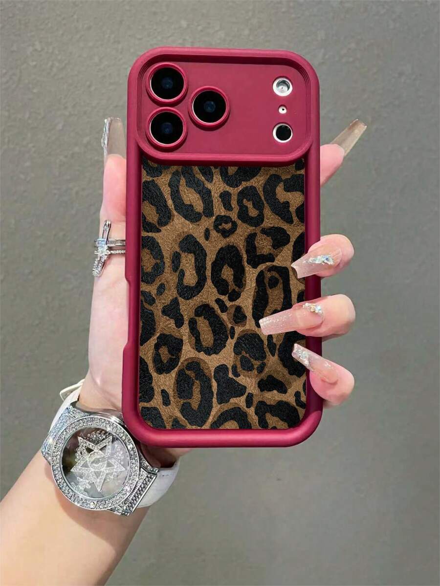 1 chiếc ốp lưng điện thoại TPU mềm chống sốc, in họa tiết da báo màu đỏ tía thời trang, tương thích với iPhone 17/17 Air/17 Pro/17 Pro Max/16/16 Plus/16 Pro/16 Pro Max/15/14 Plus/13/12/11 và S26/S26 Plus/S26 Ultra/S25/S25 Plus/S25 Ultra/S24/S23/S22/S21/A55/A15/A56/A52 [Phiên bản quốc tế, không phải nội địa] - Màu Đỏ Sâu - Xem 1