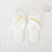 Braut & Brautjungfer Kunstpelz bestickte Hausschuhe mit Kreuzriemen und Tasche - Weiche beige Hausschuhe für Innenräume, Brautjungfer Geschenk Hausschuhe, bestickte flauschige Hausschuhe für Hochzeiten, Braut Hausschuhe