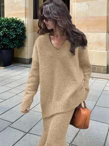 两件套百搭时尚女式毛衣套装，棕色V领长袖针织上衣搭配美人鱼长裙，纯色优雅两件套，适合秋冬季外出穿着。 - 駝色 - 查看 3